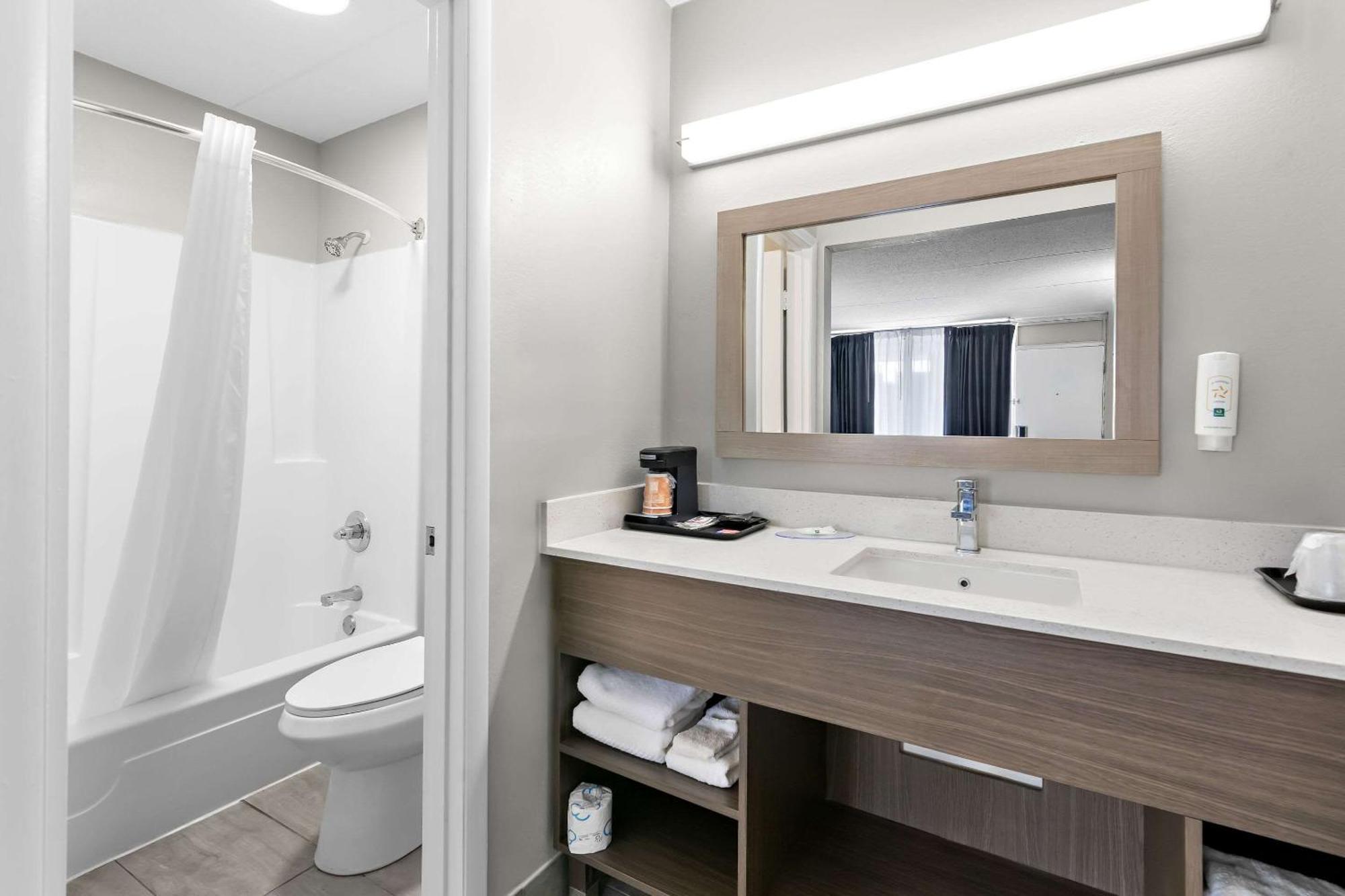Quality Inn Nashville - Opryland Area Buitenkant foto